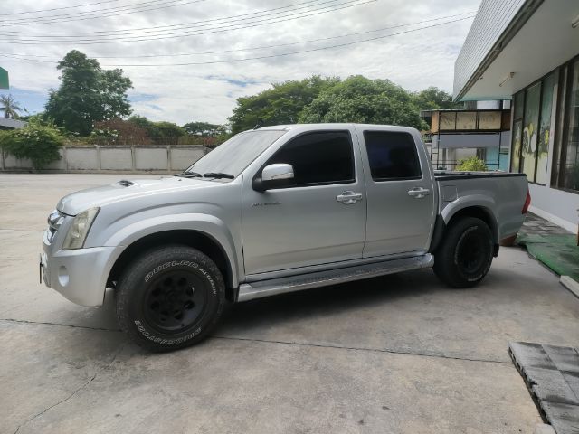 รถ Isuzu D-MAX 3.0 Hi-Lander สี บรอนซ์เงิน
