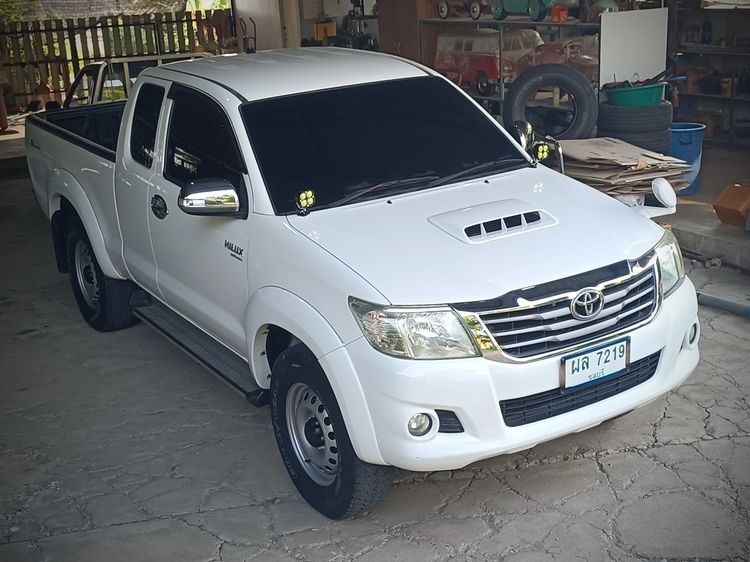 Toyota Hilux Vigo Champ 2015 Smart Cab 2.5 E VNT Prerunner Pickup ดีเซล เกียร์ธรรมดา ขาว รูปที่ 2