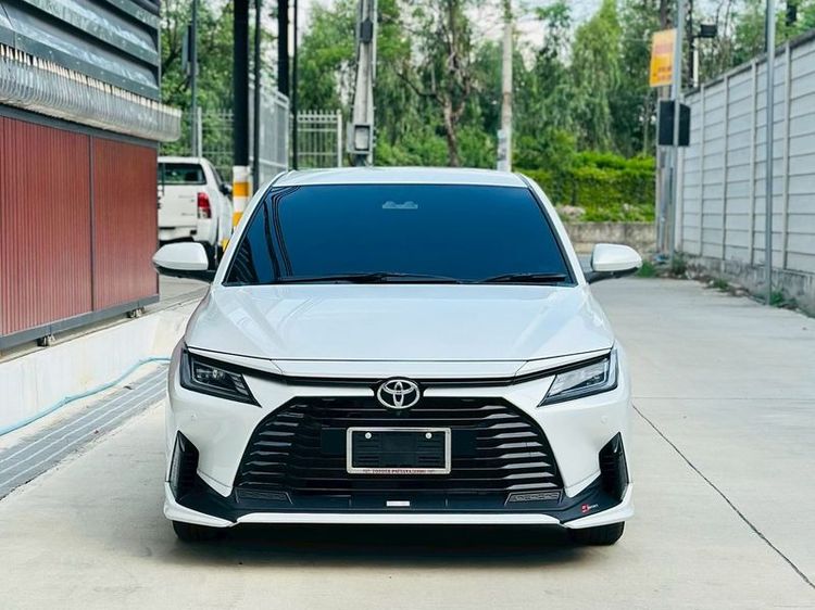 Toyota Yaris ATIV 2025 1.2 Premium Sedan เบนซิน ไม่ติดแก๊ส เกียร์อัตโนมัติ ขาว รูปที่ 2