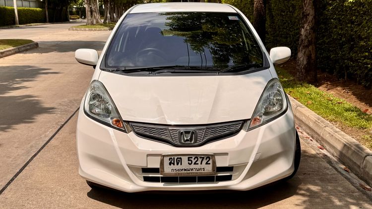 รถ Honda Jazz 1.5 E-V VTEC สี ขาว