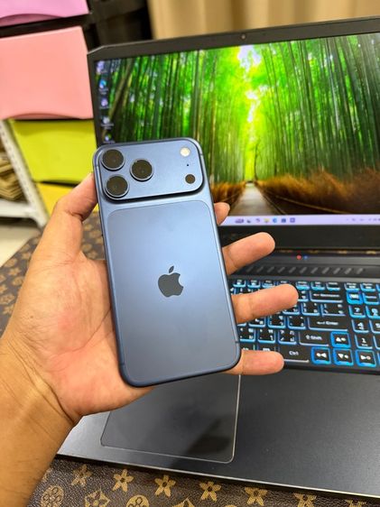 iPhone 256 GB iPhon 17 Pro Max 256GB Deep Blue สวยใส เหมือนได้มือ1 ประกันศูนย์ยาวๆ รับเทิร์นทุกรุ่น สอบถามได้คัฟ
