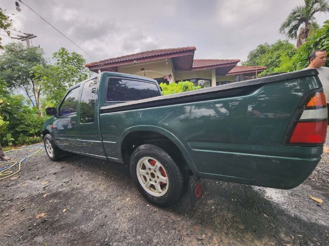 รถ Isuzu Dragon Eye 2.5 SX สี เขียว