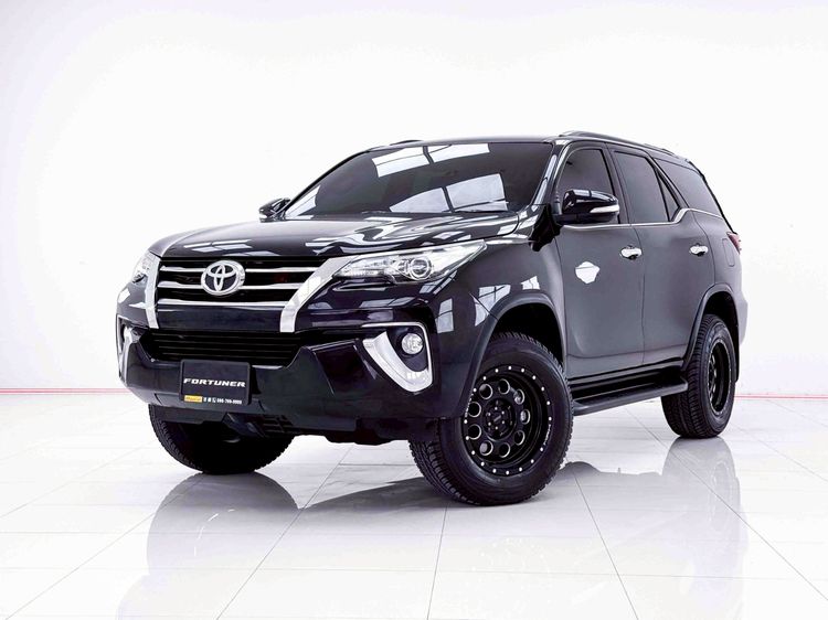 รถ Toyota Fortuner 2.4 V สี ดำ