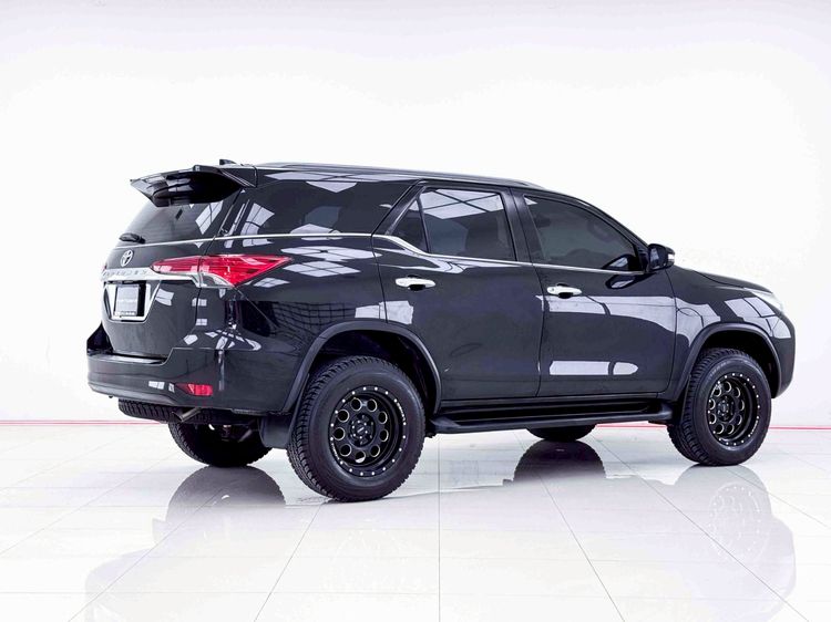 Toyota Fortuner 2017 2.4 V Utility-car ดีเซล ไม่ติดแก๊ส เกียร์อัตโนมัติ ดำ รูปที่ 4