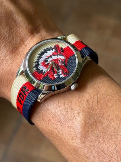 GUCCI G Timeless 38 mm Wolf Motif Multicolour Nylon Strap Watches YA1264059 Swiss Quartz Men Watch  รูปที่ 14