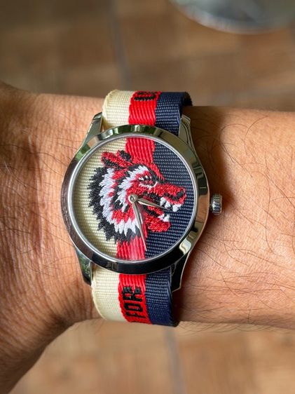 GUCCI G Timeless 38 mm Wolf Motif Multicolour Nylon Strap Watches YA1264059 Swiss Quartz Men Watch  รูปที่ 13