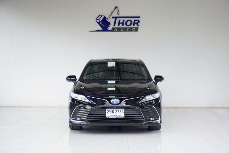 Toyota Camry 2022 2.5 Hybrid Premium Luxury Sedan ไฮบริด เกียร์อัตโนมัติ ดำ รูปที่ 2