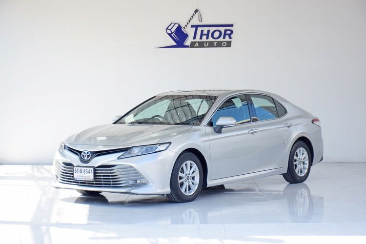 รถ Toyota Camry 2.0 G สี บรอนซ์เงิน