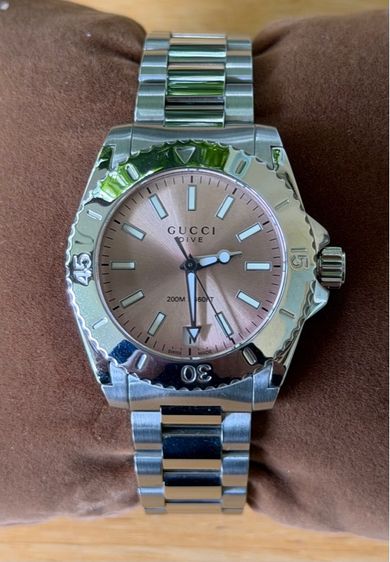 น้ำตาล GUCCI Dive 32 mm Women's Watch Brown Dial Quartz Stainless Steel YA136401
