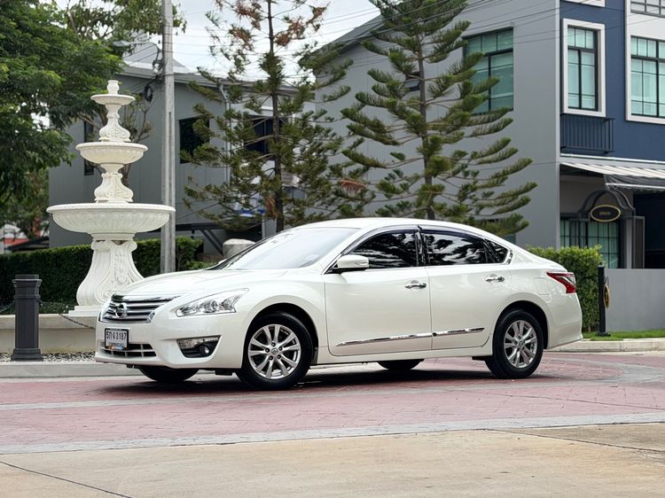 รถ Nissan Teana 2.0 XE สี ขาว