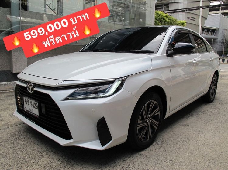 รถ Toyota Yaris ATIV 1.2 Smart สี ขาว