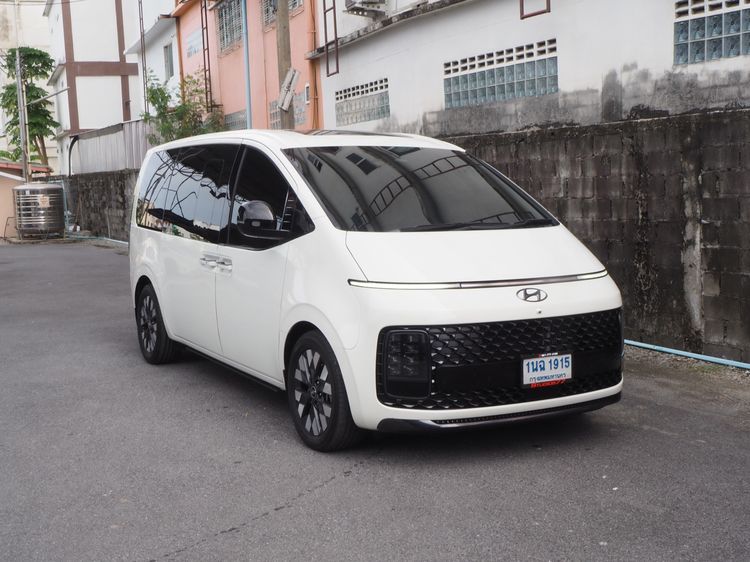 Hyundai Staria 2023 2.2 Premium with sunroof Van ดีเซล ไม่ติดแก๊ส เกียร์อัตโนมัติ ขาว