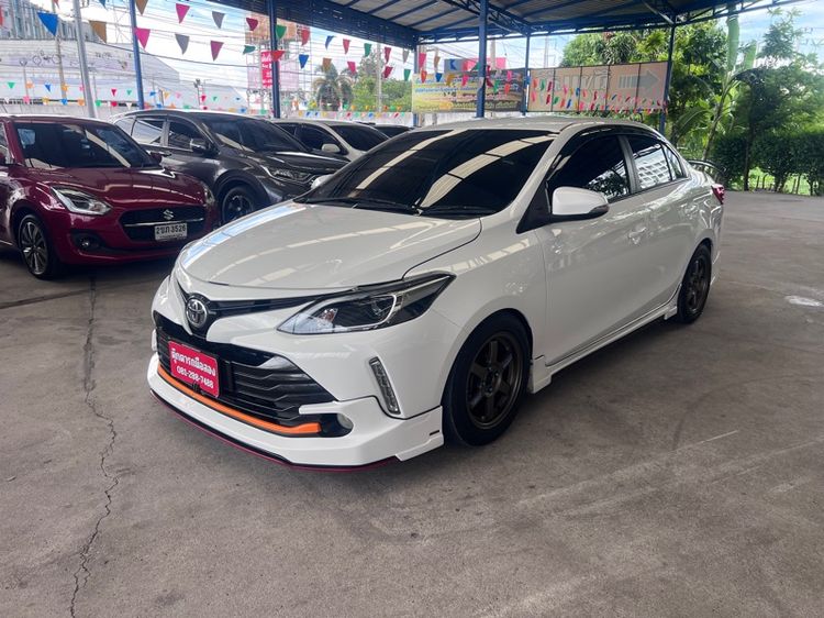 รถ Toyota Vios 1.5 Mid สี ขาว