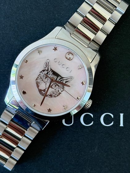 GUCCI G Timeless 38 mm Silver Cat Mother of Pearl Swiss Quartz Steel Men’s Watch YA1264166 Pink Dial  รูปที่ 10