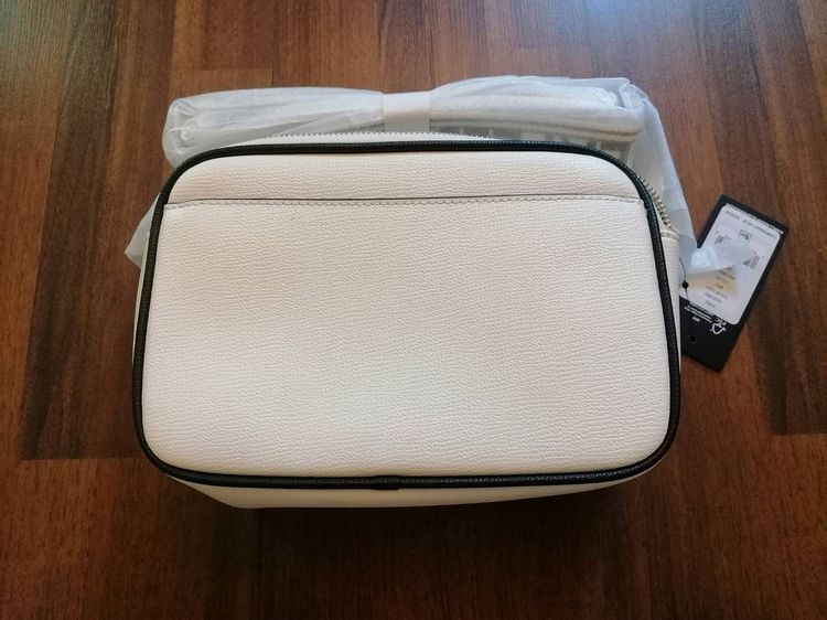 กระเป๋าKarl Lagerfeld Paris MAYBELLE CAMERA CROSSBODY  รูปที่ 4