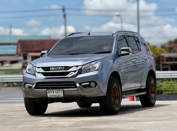 รถ Isuzu MU-X 2.5 สี ฟ้า