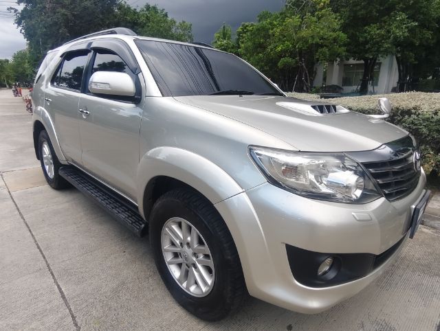 Toyota Fortuner 2014 3.0 V 4WD Van ดีเซล ไม่ติดแก๊ส เกียร์อัตโนมัติ บรอนซ์ทอง รูปที่ 3