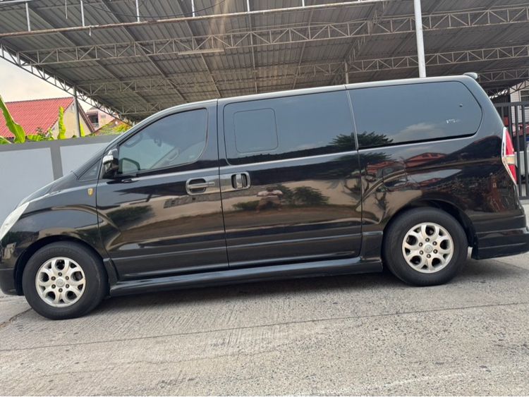 Hyundai H-1  2011 2.5 Deluxe Utility-car ดีเซล ไม่ติดแก๊ส เกียร์อัตโนมัติ ดำ รูปที่ 4