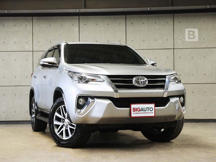 Toyota Fortuner 2015 2.8 V 4WD Utility-car ดีเซล ไม่ติดแก๊ส เกียร์อัตโนมัติ บรอนซ์เงิน
