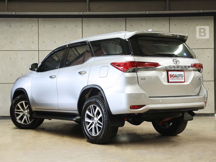 Toyota Fortuner 2015 2.8 V 4WD Utility-car ดีเซล ไม่ติดแก๊ส เกียร์อัตโนมัติ บรอนซ์เงิน รูปที่ 4