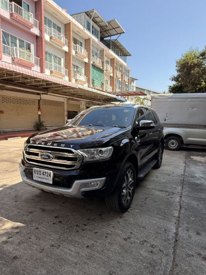 รถ Ford Everest 2.2 Titanium สี ดำ