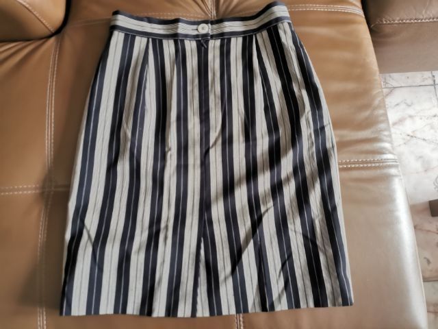 Laurel กระโปรงเกรดพรีเมี่ยม2ตัว500 ผ้า new wool size38 ชอบถามมา