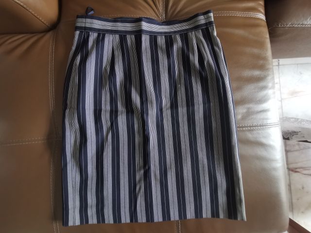 Laurel กระโปรงเกรดพรีเมี่ยม2ตัว500 ผ้า new wool size38 ชอบถามมา รูปที่ 3