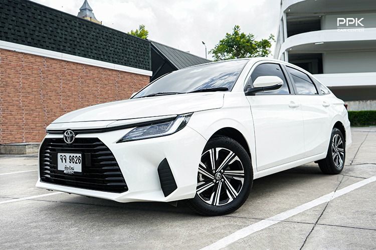 Toyota Yaris ATIV 2023 1.2 Smart Sedan เบนซิน ไม่ติดแก๊ส เกียร์อัตโนมัติ ขาว