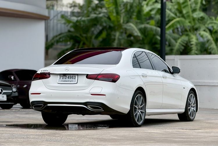 Mercedes-Benz E-Class 2021 E300e Sedan ปลั๊กอินไฮบริด (PHEV) ไม่ติดแก๊ส เกียร์อัตโนมัติ ขาว รูปที่ 4