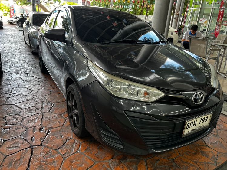 Toyota Yaris ATIV 2018 1.2 J Sedan เบนซิน LPG เกียร์อัตโนมัติ เทา