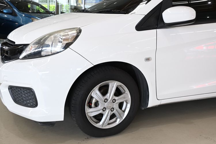 Honda Brio 2017 1.2 V Sedan เบนซิน ไม่ติดแก๊ส เกียร์อัตโนมัติ ขาว รูปที่ 4