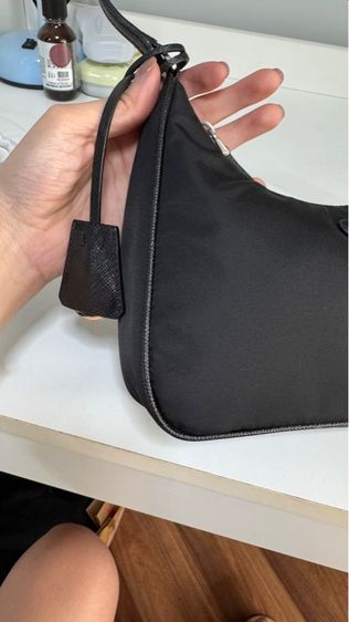 Prada Re-edition 2005 Hobo รูปที่ 2