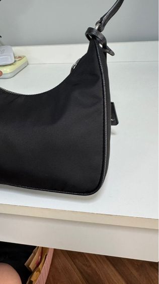 Prada Re-edition 2005 Hobo รูปที่ 3