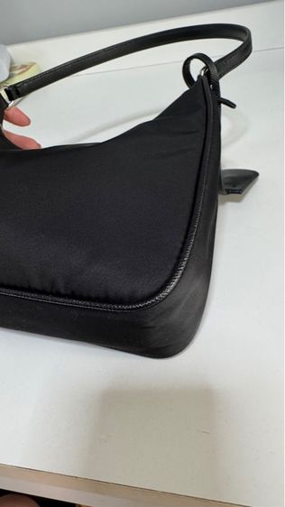 Prada Re-edition 2005 Hobo รูปที่ 4