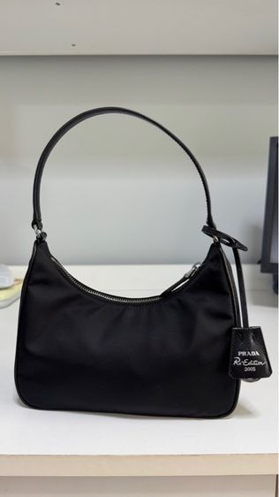 Prada Re-edition 2005 Hobo รูปที่ 7