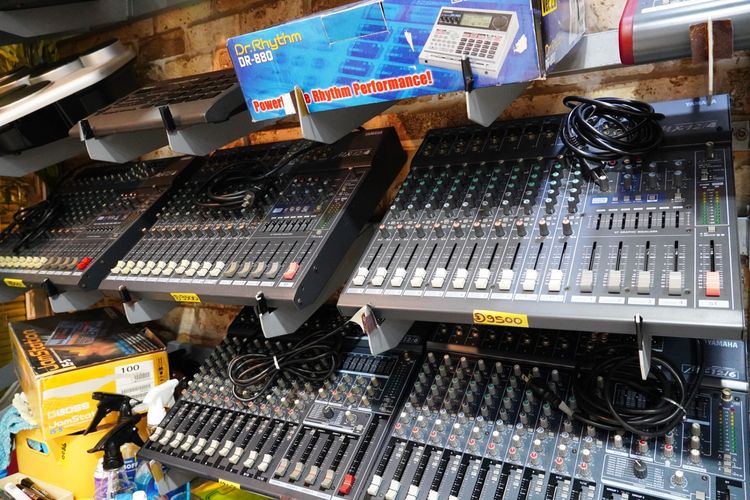 ตัวละ 9500 ที่ร้านโทไคมิวสิค YAMAHA MX 12 4 สวยๆจากญี่ปุ่น