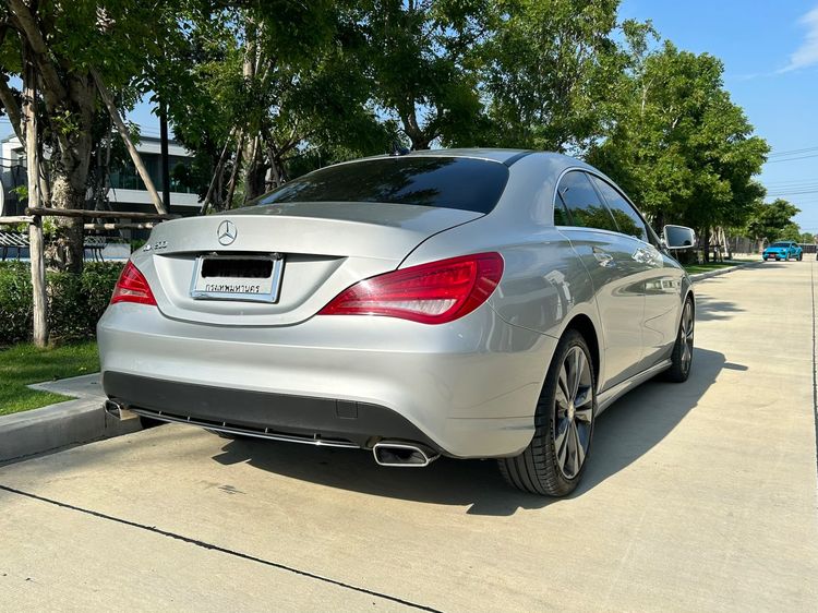 Mercedes-Benz CLA-Class 2016 CLA200 Sedan เบนซิน เกียร์อัตโนมัติ บรอนซ์เงิน รูปที่ 4