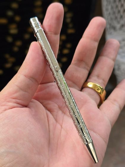 ปากกา Cartier ด้านแกะลายโลโก้ Cartier ด้ามเงิน ระบบหมุน