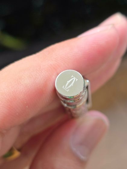 ปากกา Cartier ด้านแกะลายโลโก้ Cartier ด้ามเงิน ระบบหมุน รูปที่ 3