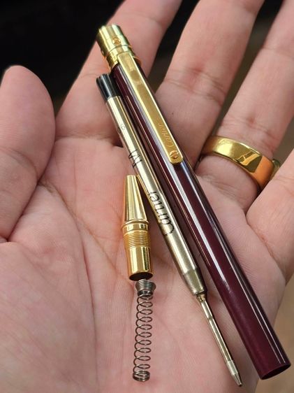 ปากกา Cartier ด้านแกะลายโลโก้ Cartier ด้ามแดง รูปที่ 2