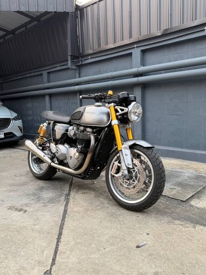 Triumph ThruxtonR 1200