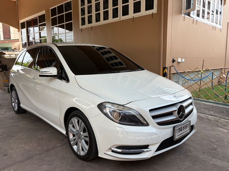 Mercedes-Benz B-Class 2013 B200 Sedan เบนซิน เกียร์อัตโนมัติ ขาว