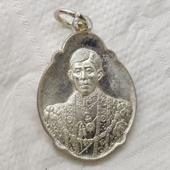 เหรียญเฉลิมพระชนมายุ 4 รอบ รัชกาลที่ 10 พ.ศ.2543 เนื้อเงิน พร้อมตลับเดิม รูปที่ 3
