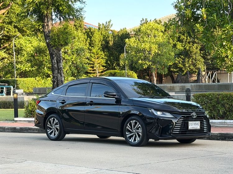 Toyota Yaris ATIV 2023 1.2 Sport Premium Sedan เบนซิน ไม่ติดแก๊ส เกียร์อัตโนมัติ ดำ รูปที่ 3