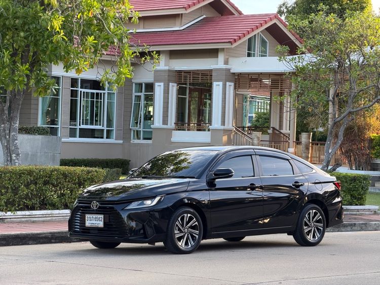 Toyota Yaris ATIV 2023 1.2 Premium Sedan เบนซิน ไม่ติดแก๊ส เกียร์อัตโนมัติ ดำ