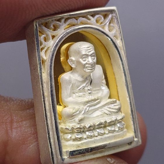 เหรียญหลวงปู่ทวด พิมพ์สี่เหลี่ยมใหญ่ เนื้อเงิน รุ่นมงคลบารมี วัดประสาทบุญญาวาส พ.ศ.2545 กล่องเดิม รูปที่ 5