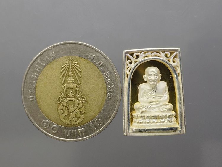 เหรียญหลวงปู่ทวด พิมพ์สี่เหลี่ยมใหญ่ เนื้อเงิน รุ่นมงคลบารมี วัดประสาทบุญญาวาส พ.ศ.2545 กล่องเดิม รูปที่ 8