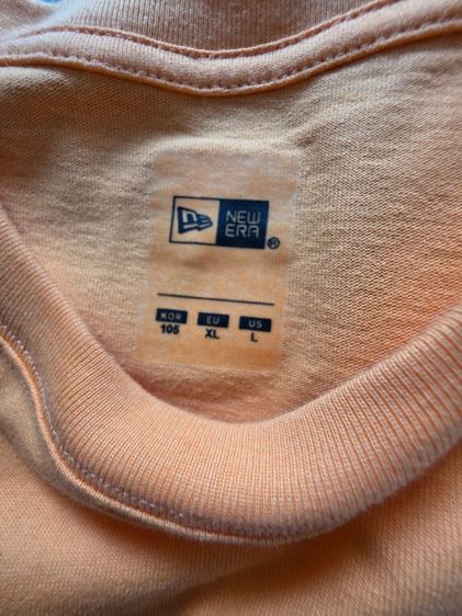เสื้อยืดคอกลม New Era สีส้ม มือ 1 รูปที่ 11