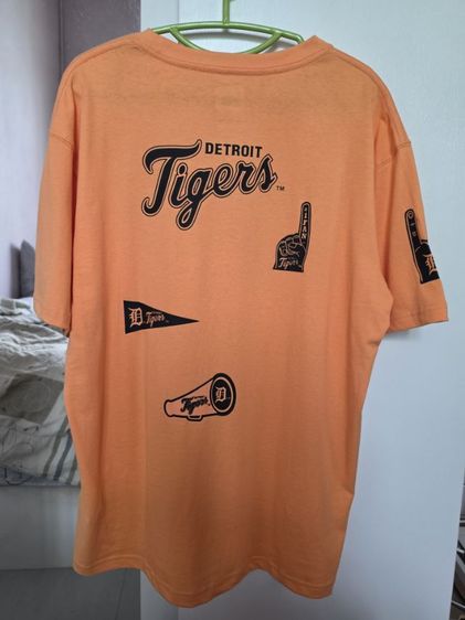 เสื้อยืดคอกลม New Era สีส้ม มือ 1 รูปที่ 2