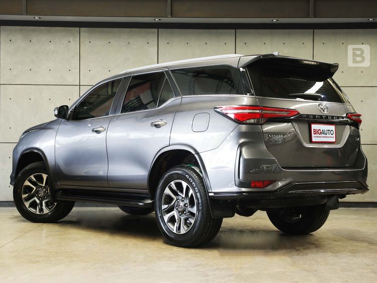 Toyota Fortuner 2022 2.4 Leader V 4WD Utility-car ดีเซล ไม่ติดแก๊ส เกียร์อัตโนมัติ เทา รูปที่ 4